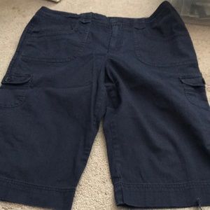 Gloria Vanderbilt Navy Blue long women’s shorts 14p